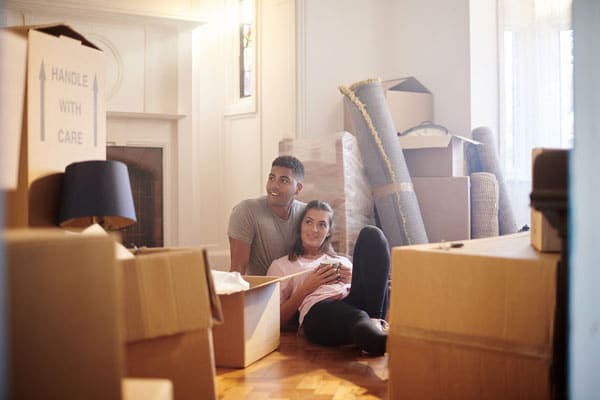 couple-moving-in